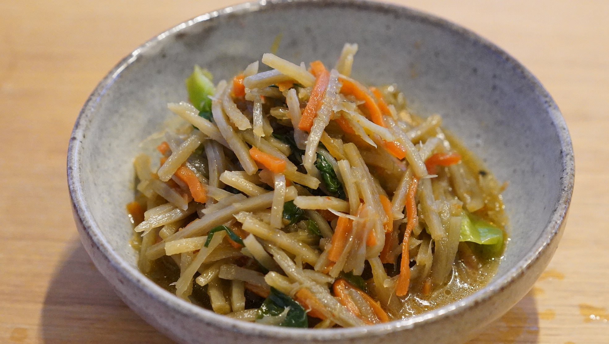 無印良品のおすすめ冷凍食品「ごぼうと九条ねぎのきんぴら・柚子風味」の写真