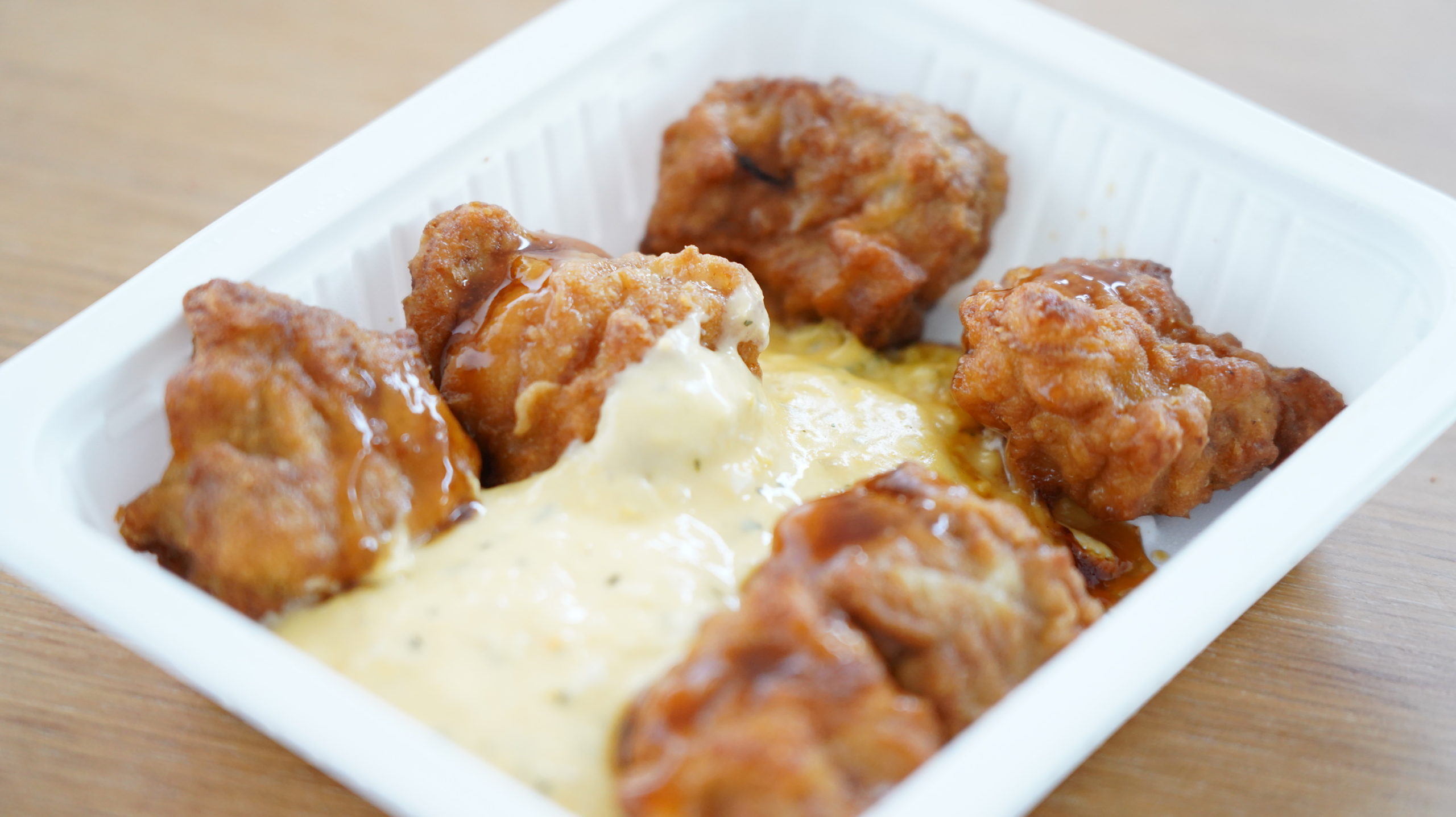 セブンイレブンのおすすめ冷凍食品「チキン南蛮」の中身の写真