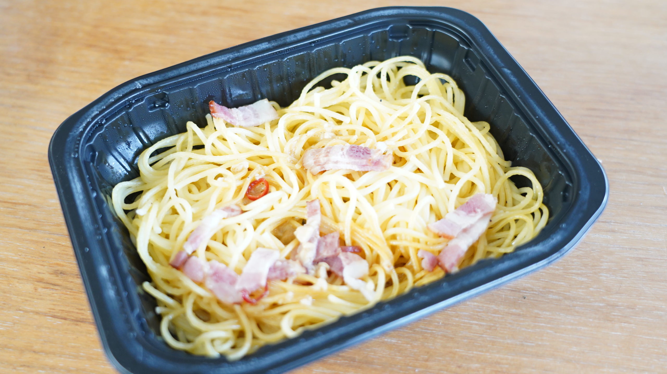 セブンイレブンのおすすめ冷凍食品「スパゲッティペペロンチーノ」の中身の写真