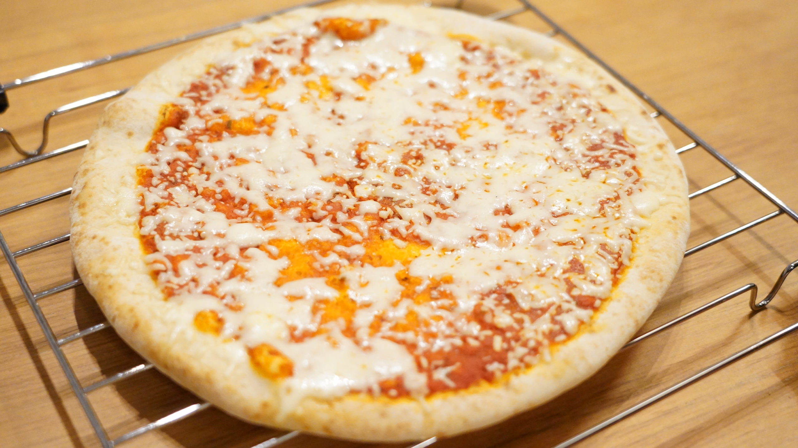 業務スーパーのおすすめ冷凍食品「ピザ・マルゲリータ」の写真