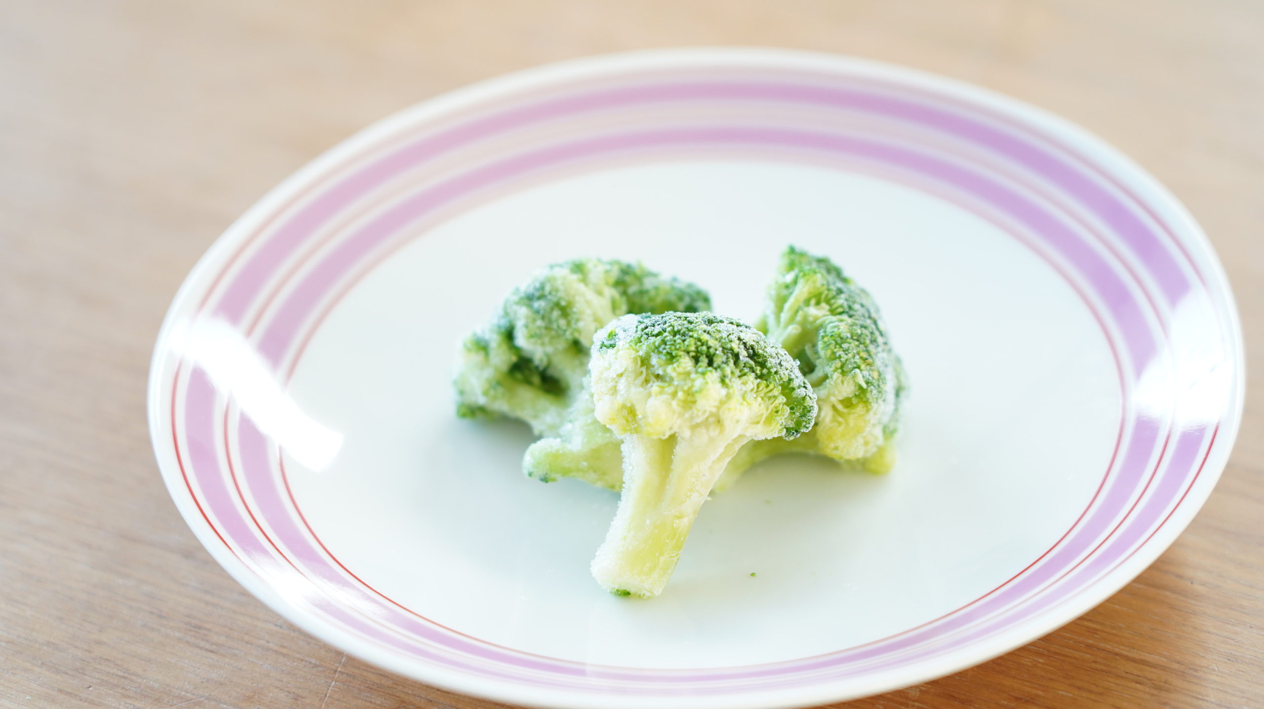 コストコの冷凍食品「ブロッコリー 100%ナチュラル」色鮮やかな様子の写真