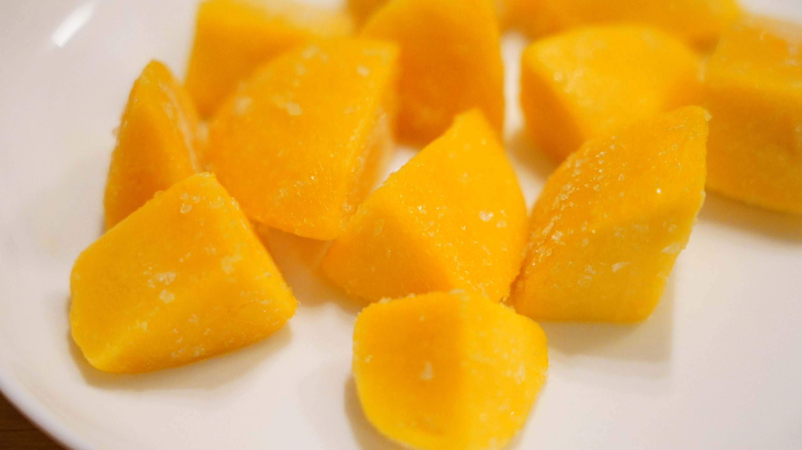 ファミリーマートの冷凍食品「DOLE・完熟マンゴー」の拡大写真