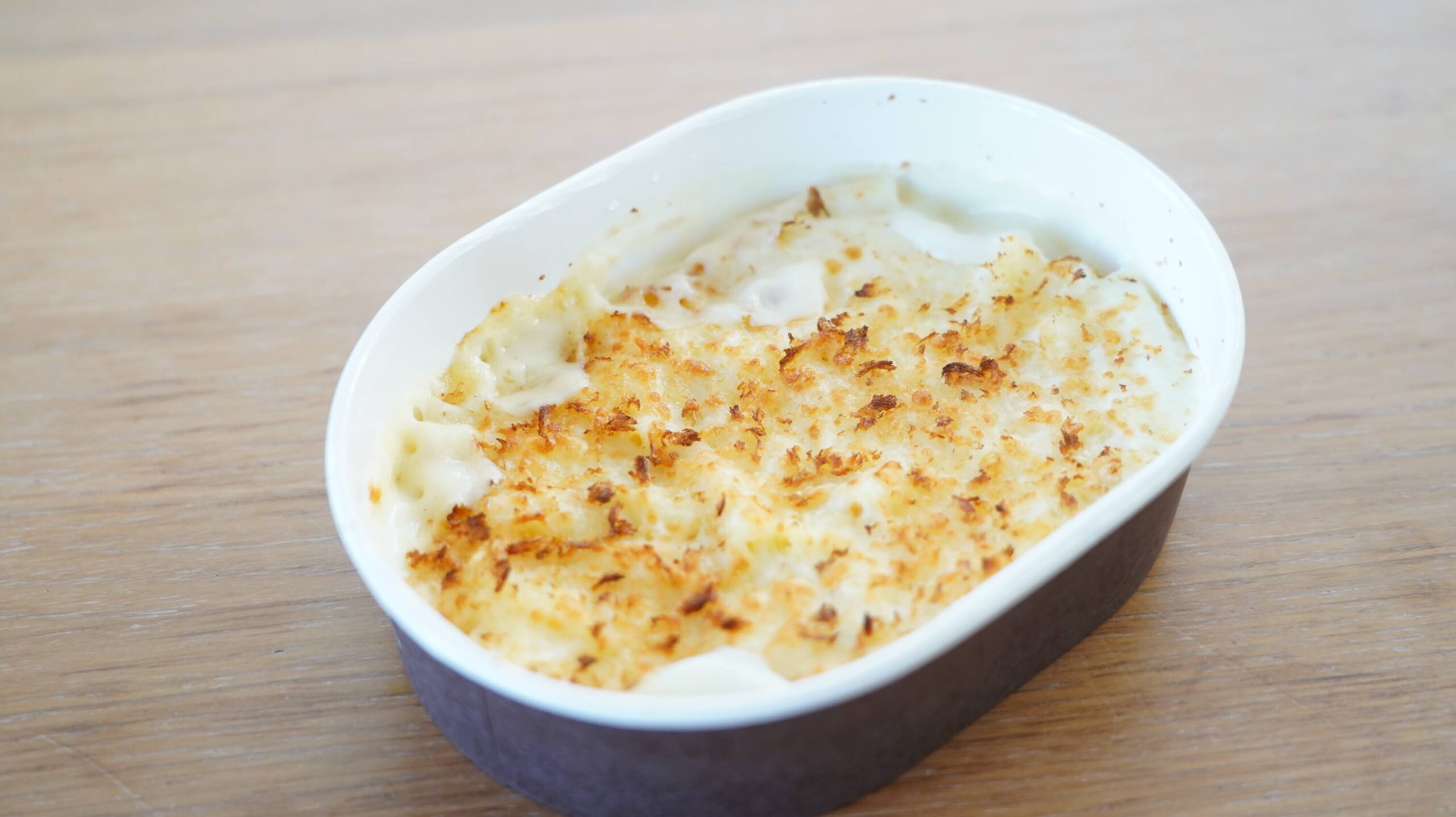 セブンイレブンの冷凍食品「チーズの香り広がる・マカロニグラタン」の中身の写真