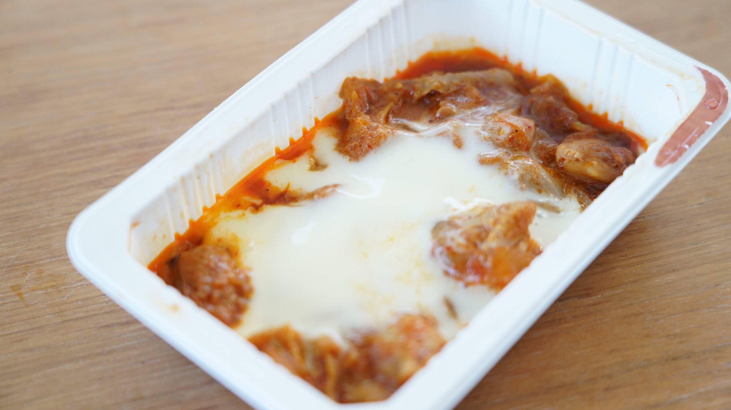 おすすめの美味しい韓国料理の冷凍食品「セブンイレブンのチーズダッカルビ」の中身の写真
