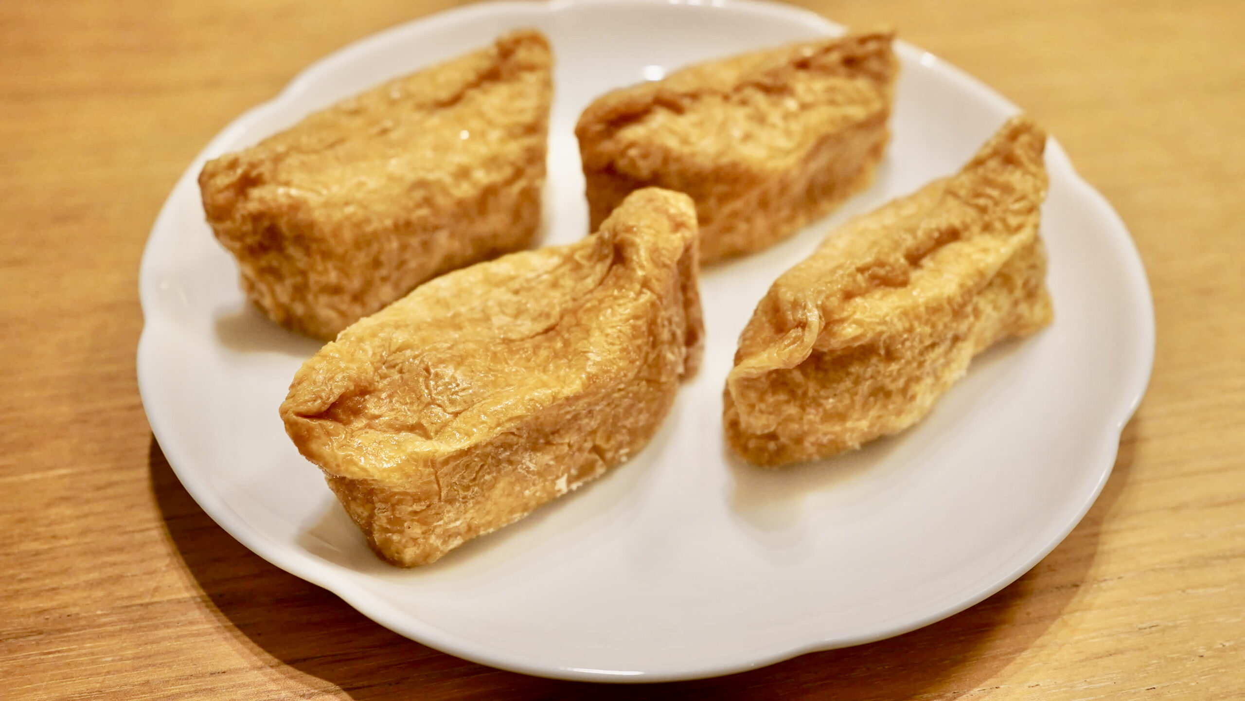 「ごはんの里」の冷凍食品「五目いなり寿司」の解凍前の写真